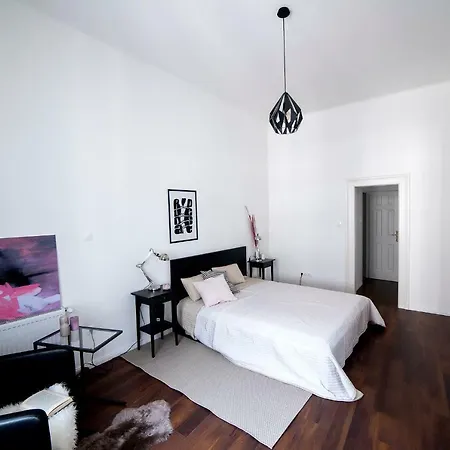 Boutique Designer Apartment *