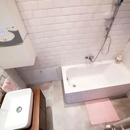 Boutique Designer Apartment *