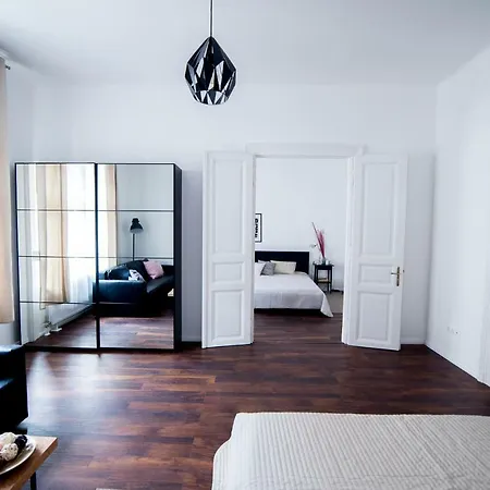 Boutique Designer Apartment *
